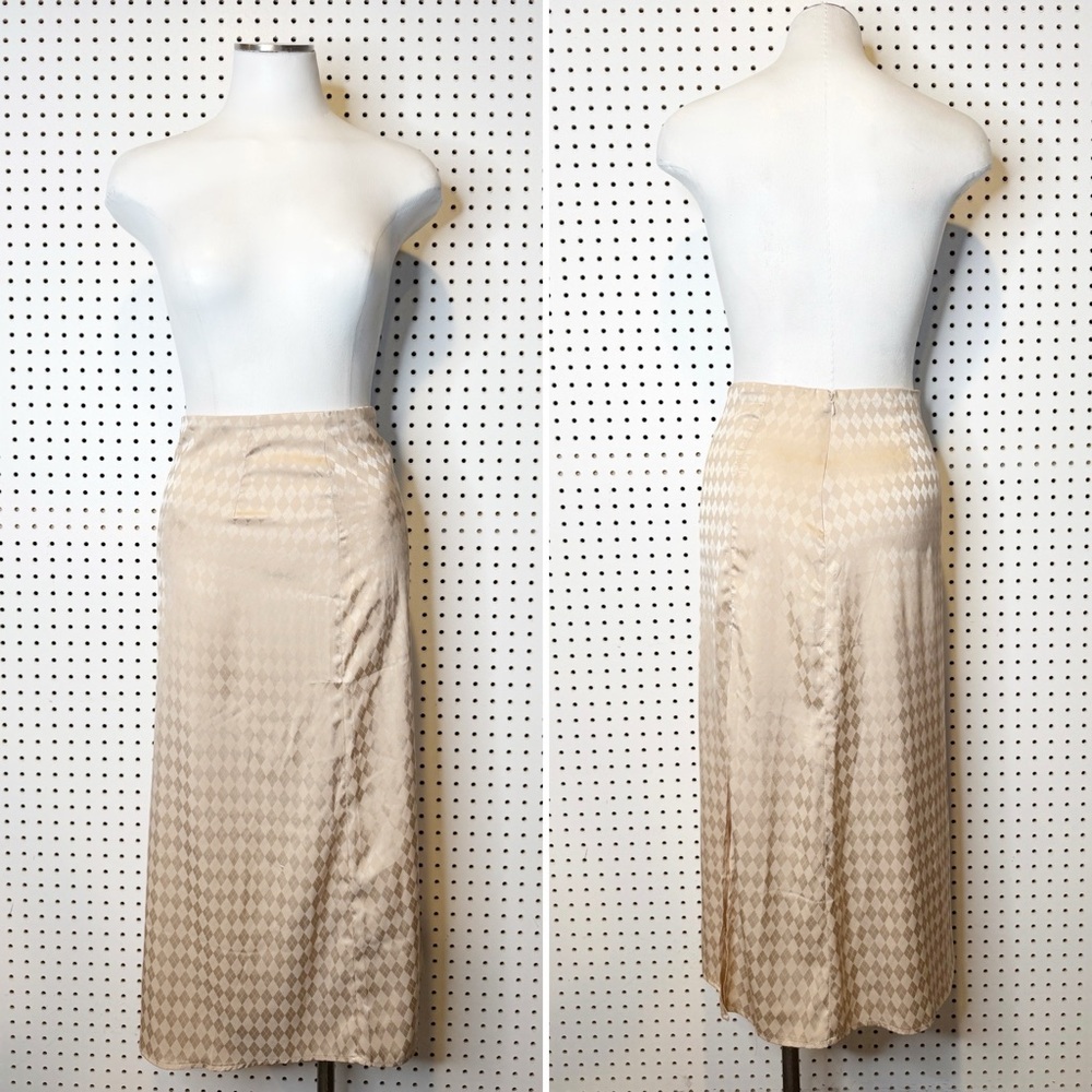 Blu Pepper | Cream Nude Silky Skirt w/ Chevron Plain Pattern Sz. S